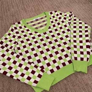 Valleygirl v neck sweater size L